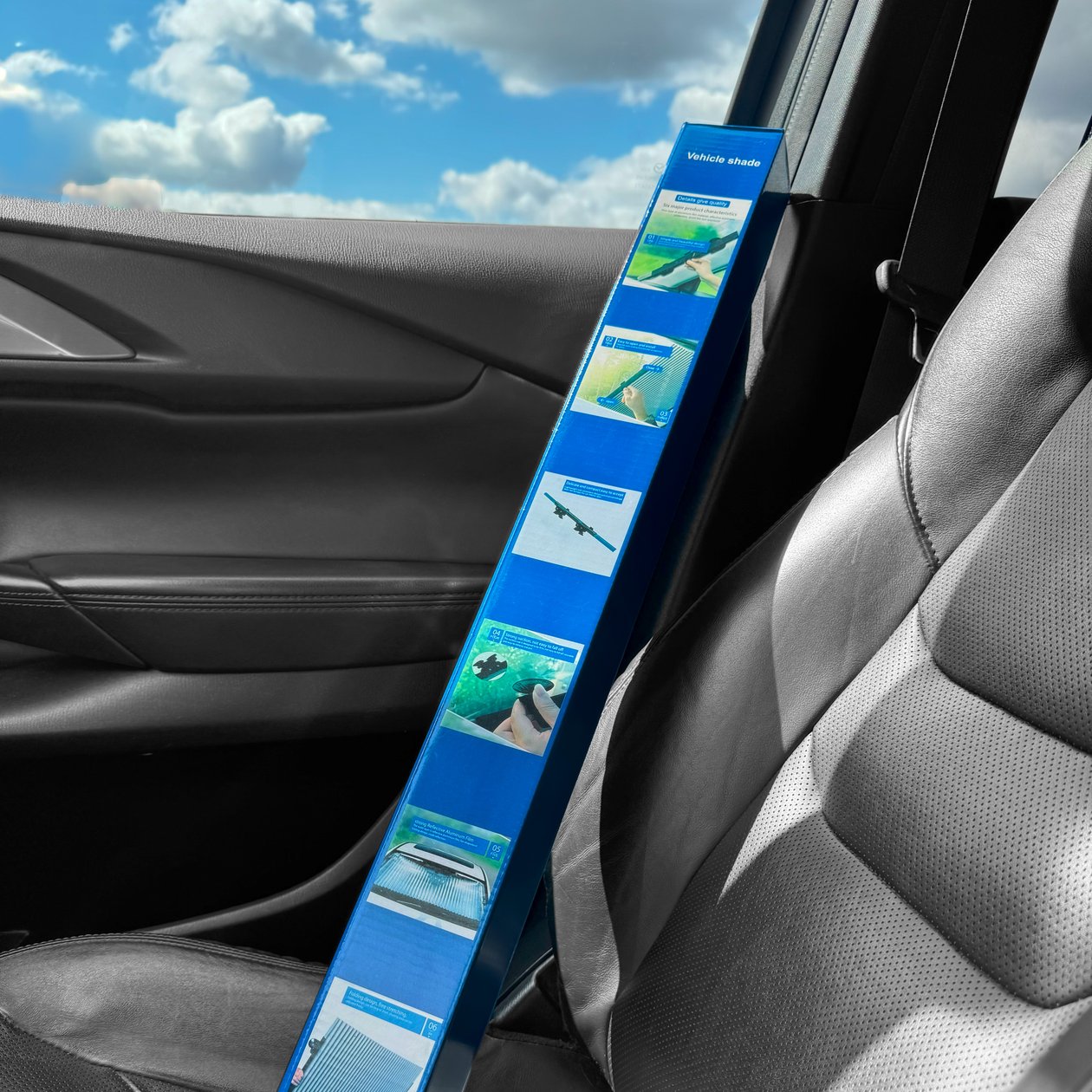 Солнцезащитная шторка на лобовое стекло с роликовым механизмом Vehicle Shade 1,2м*0,65 м