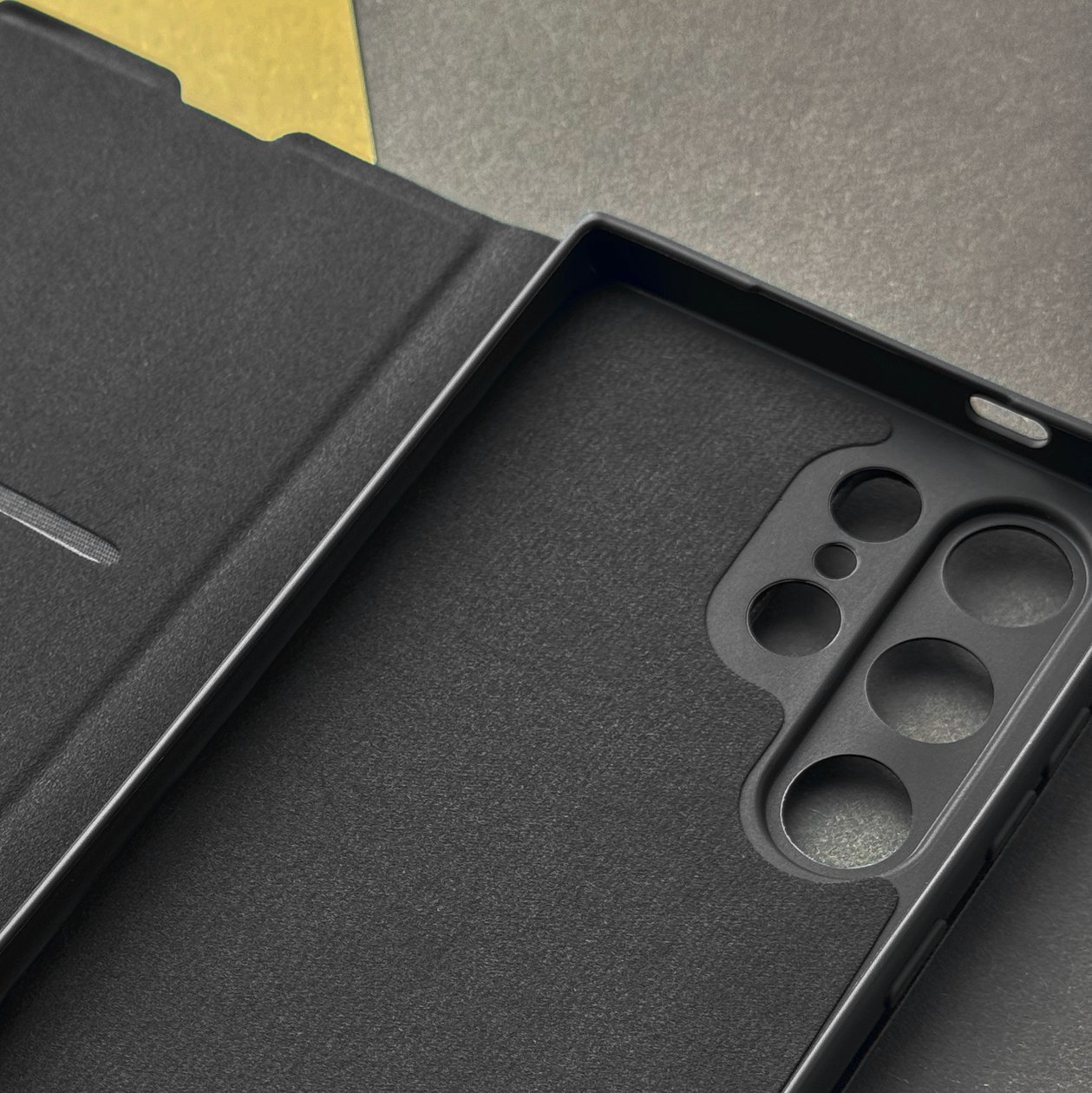 FIBRA Leather Flip case Samsung S24FE