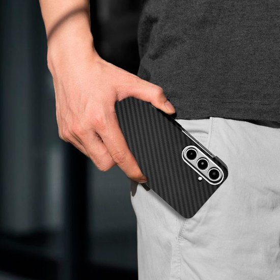 FIBRA Carbonite case with MagSafe iPhone 13 Pro