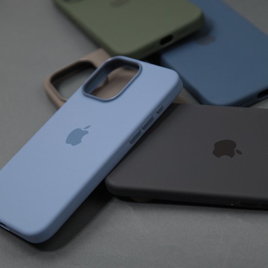 Silicone Case with MagSafe iPhone 15 Pro Max