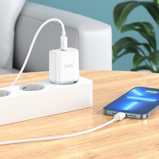 СЗУ Hoco C104A Stage single port PD20W charger(EU)
