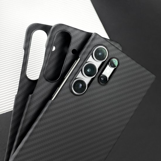 FIBRA Carbonite case with MagSafe Samsung S25 Plus