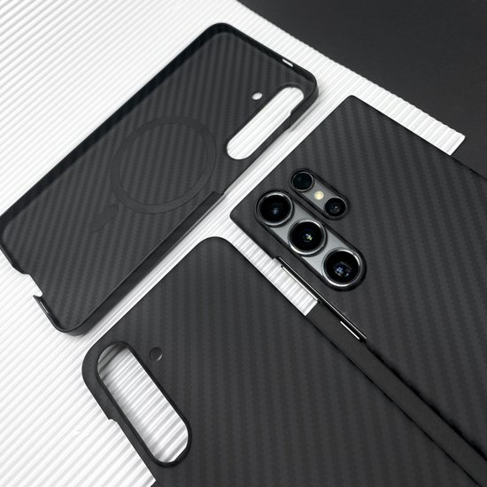 FIBRA Carbonite case with MagSafe Samsung S25 Ultra