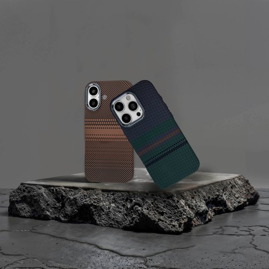 FIBRA Carbonite Design with MagSafe iPhone 16 Pro Max
